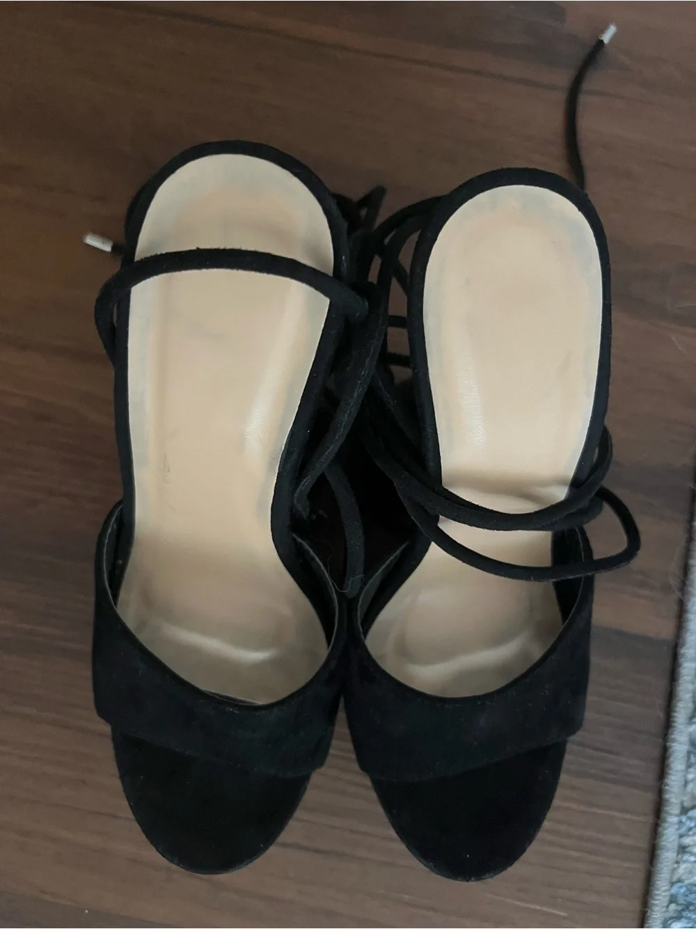 N/A black platform